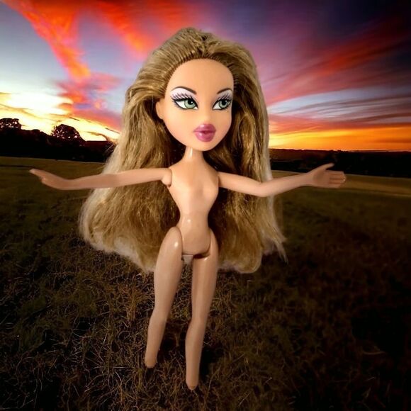 Bratz Slumber Party Yasmin No Clothes Or Feet Vintage 2003 Green Eyes Pink Lips. - Picture 15 of 16